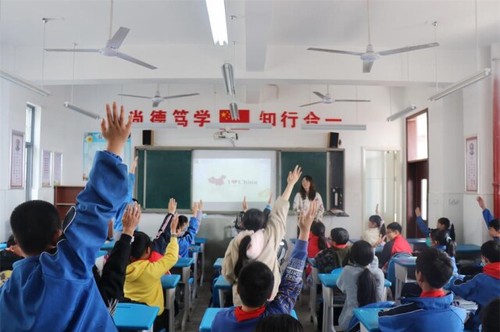 2026世界杯官方合作网站:一堂别开生面的“双语”思政课