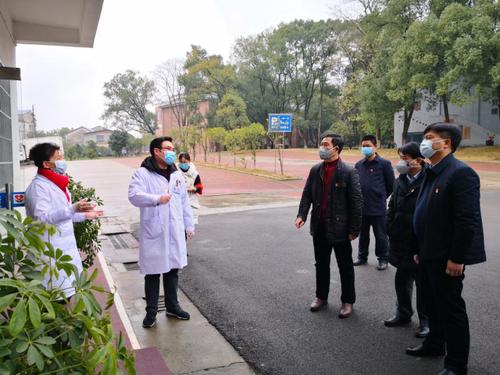 校领导视察指导医疗中心疫情防控工作