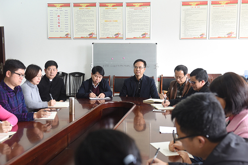 党委书记陈弘看望教务处工作人员