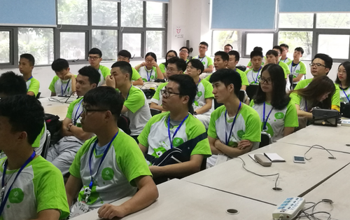 学生参加网络安全渗透实训夏令营